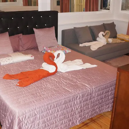 White And Grey Appartement